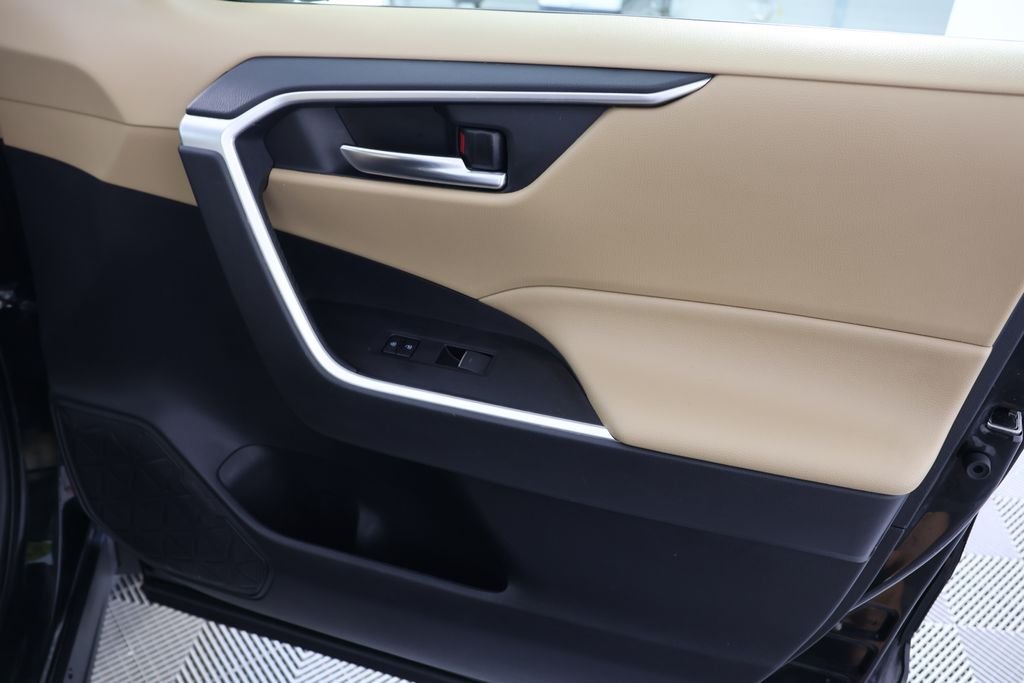 Used 2022 Black Toyota XLE image 29