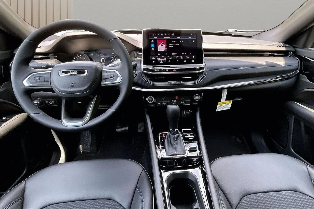 New 2026 Fathom Blue Pearl Coat Jeep Latitude image 9