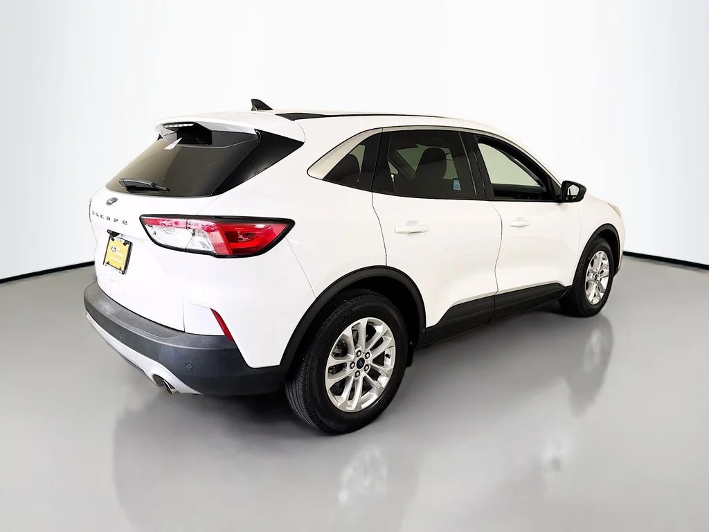 Used 2022 Oxford White Ford SE image 12