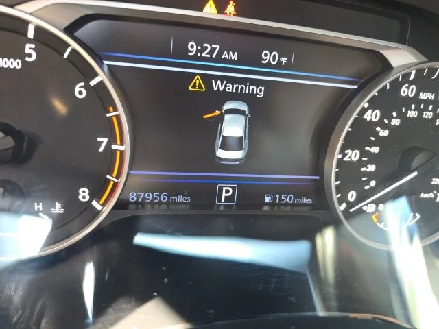 Used 2020 Red Nissan 2.5 SR image 2