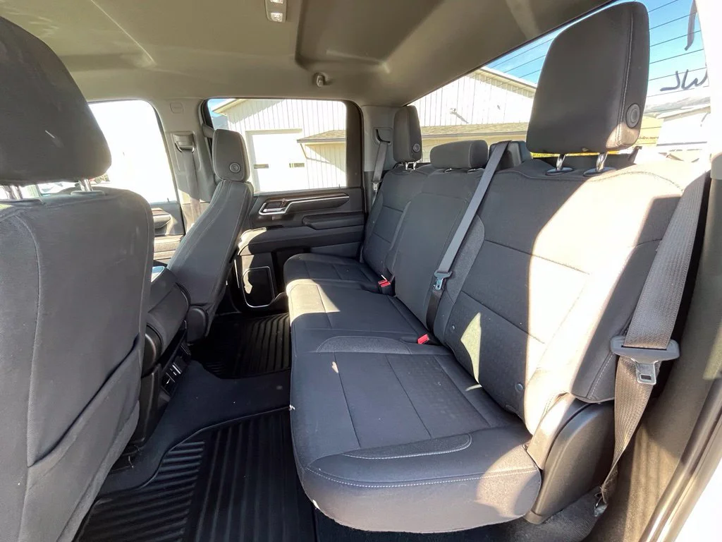 Used 2025 Summit White Chevrolet LT image 14