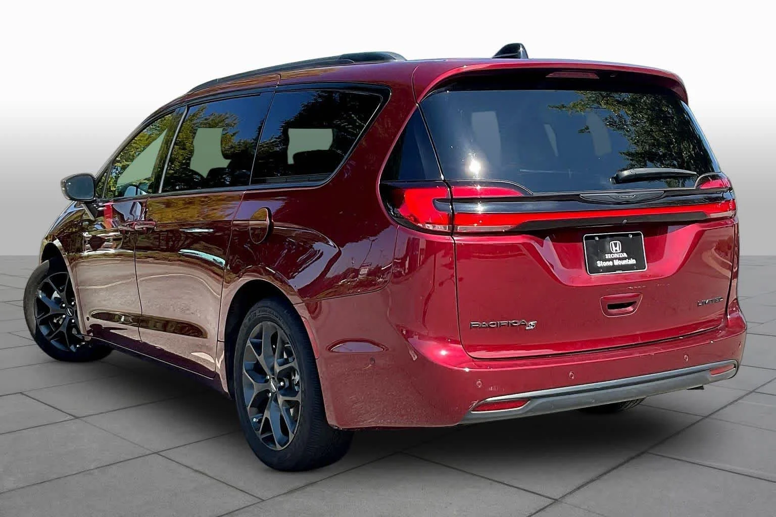 Used 2023 Velvet Red Pearlcoat Chrysler Limited image 12