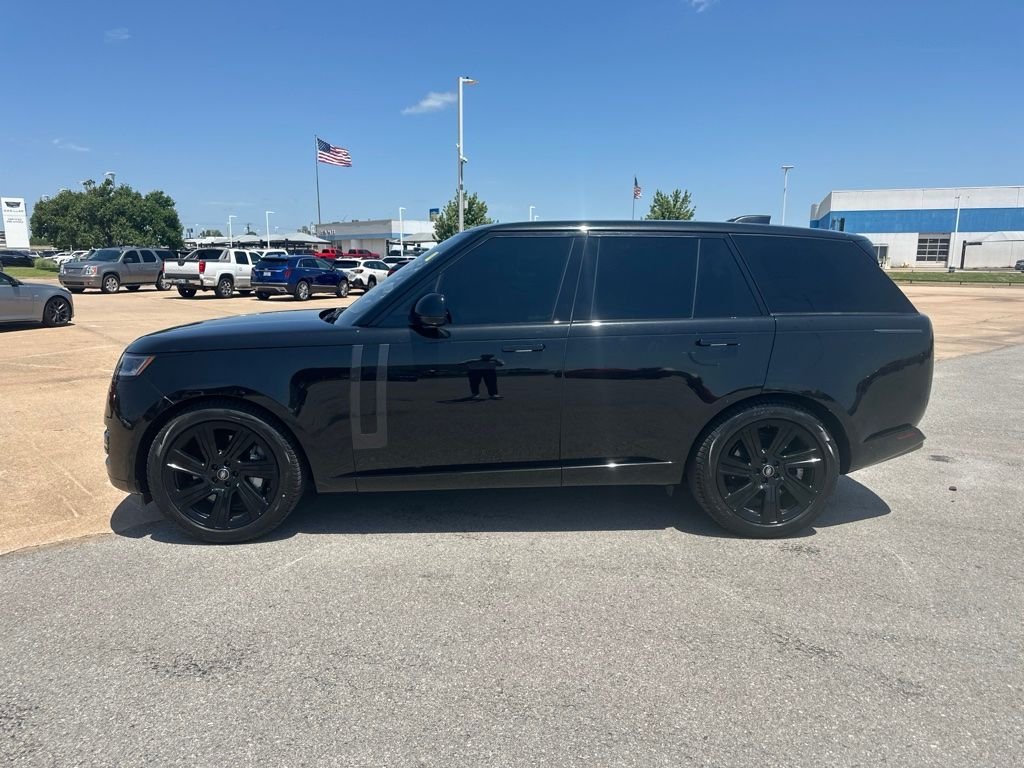 Used 2023 Santorini Black Metallic Land Rover SE image 2
