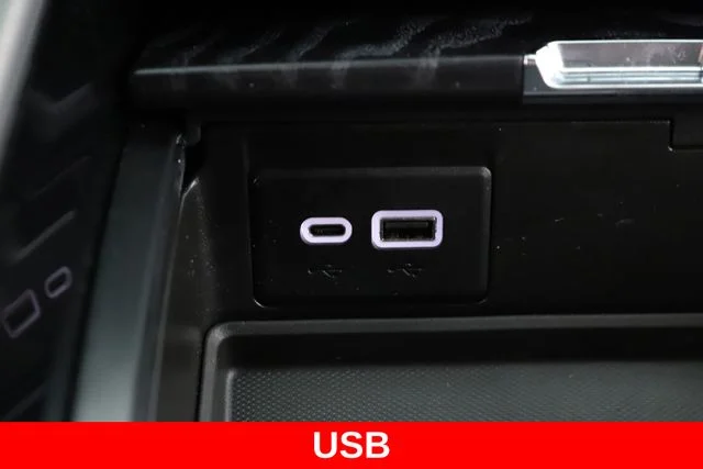 Used 2023 White GMC Denali image 27