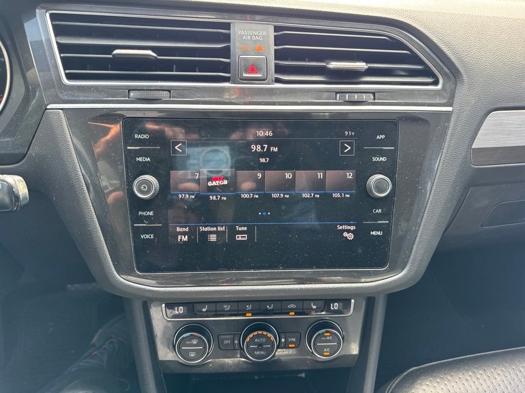 Used 2018 Black Volkswagen 2.0T SE image 12