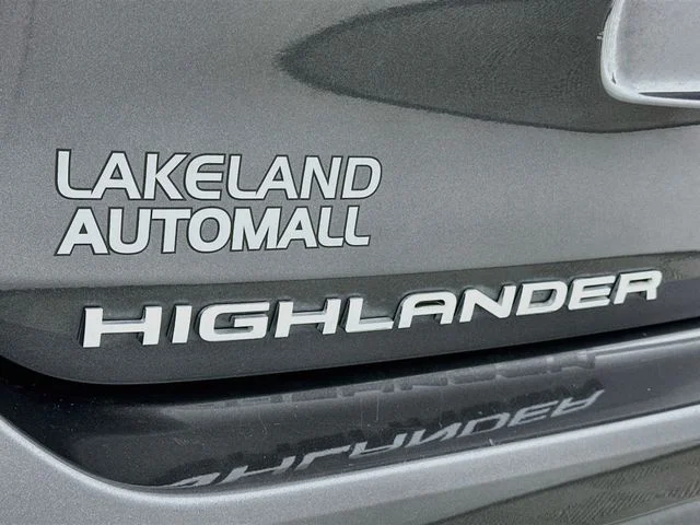 Certified Pre-Owned 2022 Toyota Highlander Hybrid XLE