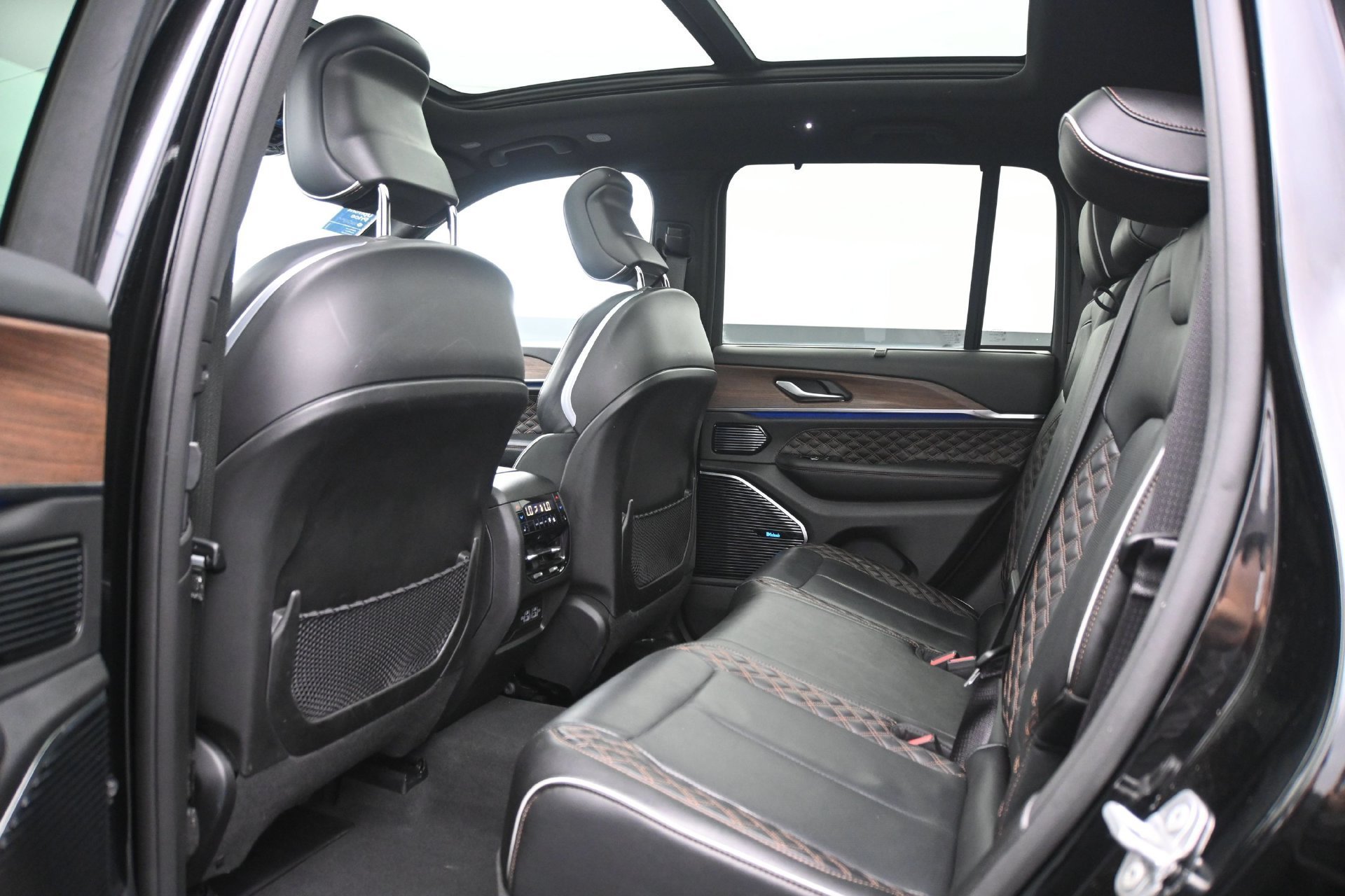 Used 2023 Diamond Black Crystal Pearlcoat Jeep Summit image 20