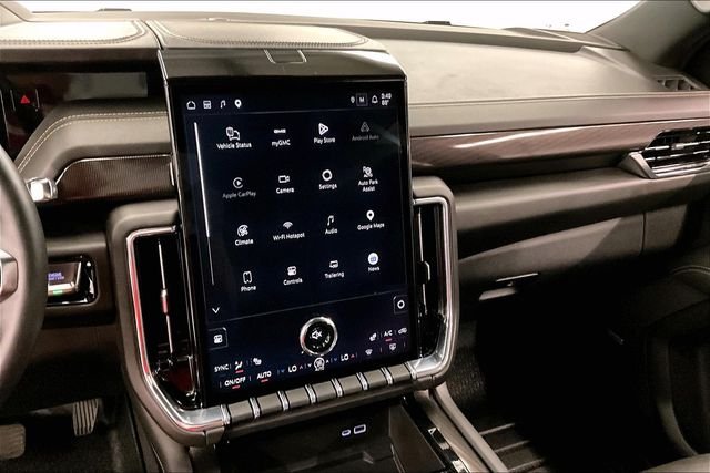 Used 2025 Summit White GMC Elevation image 31