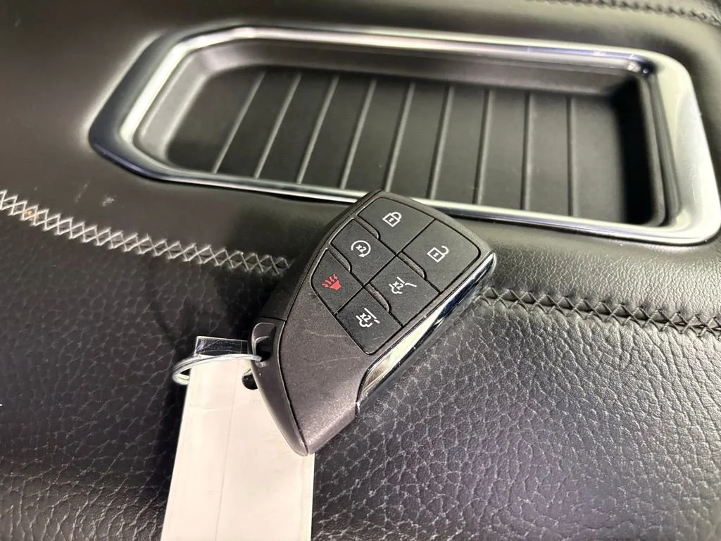 Used 2024 Onyx Black GMC Denali image 47