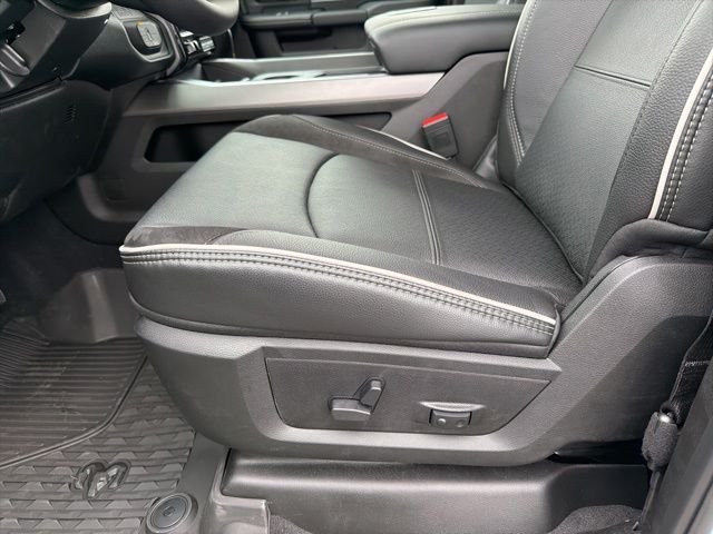 New 2026 Bright White Clear-Coat Exterior Paint RAM Laramie image 15