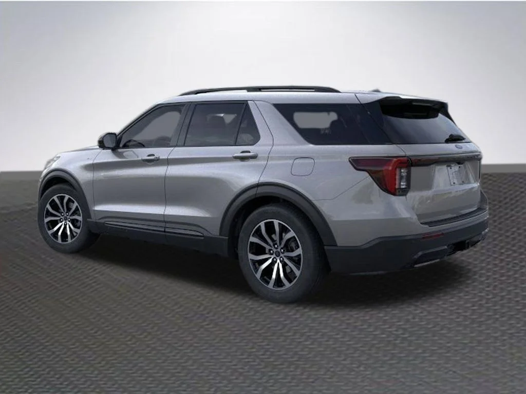 New 2026 Carbonized Gray Metallic Ford ST-Line image 4
