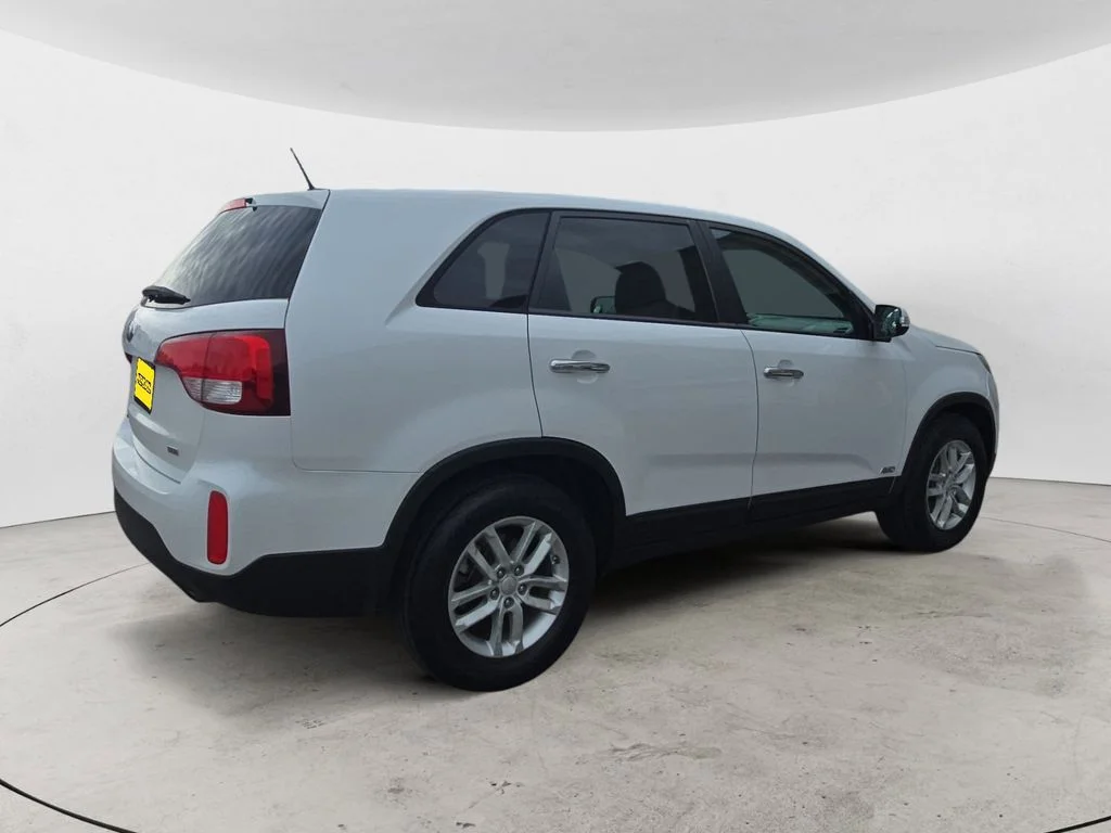 Used 2015 White Kia LX image 5