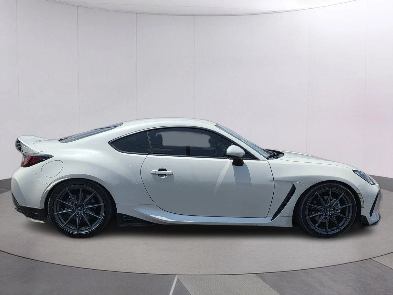 Used 2023 Crystal White Pearl Subaru Limited image 4