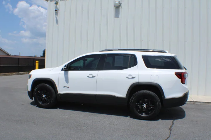 Used 2022 Summit White GMC AT4 image 3