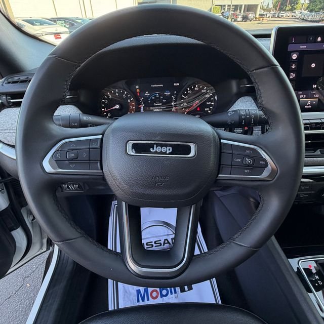 Used 2024 White Jeep Latitude image 18