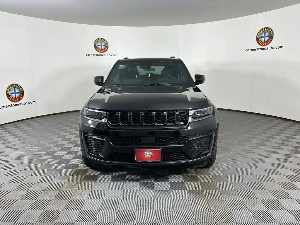 New 2026 Diamond Black Crystal Pearlcoat Jeep Altitude image 13