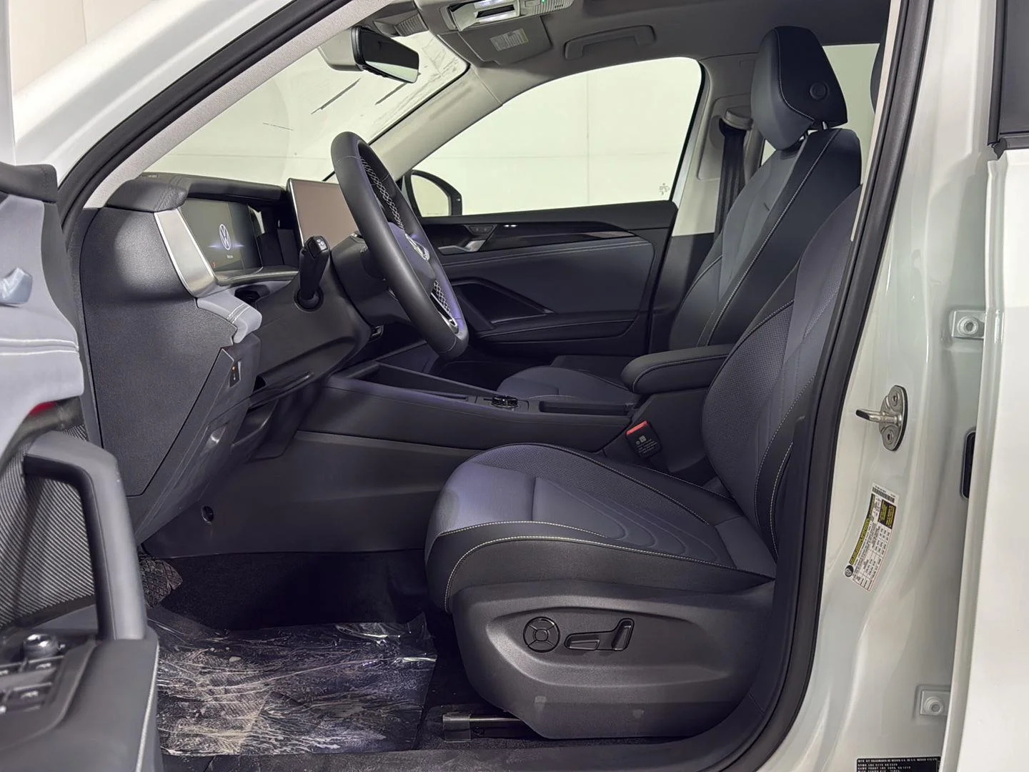 New 2026 Pure White Volkswagen SE image 2