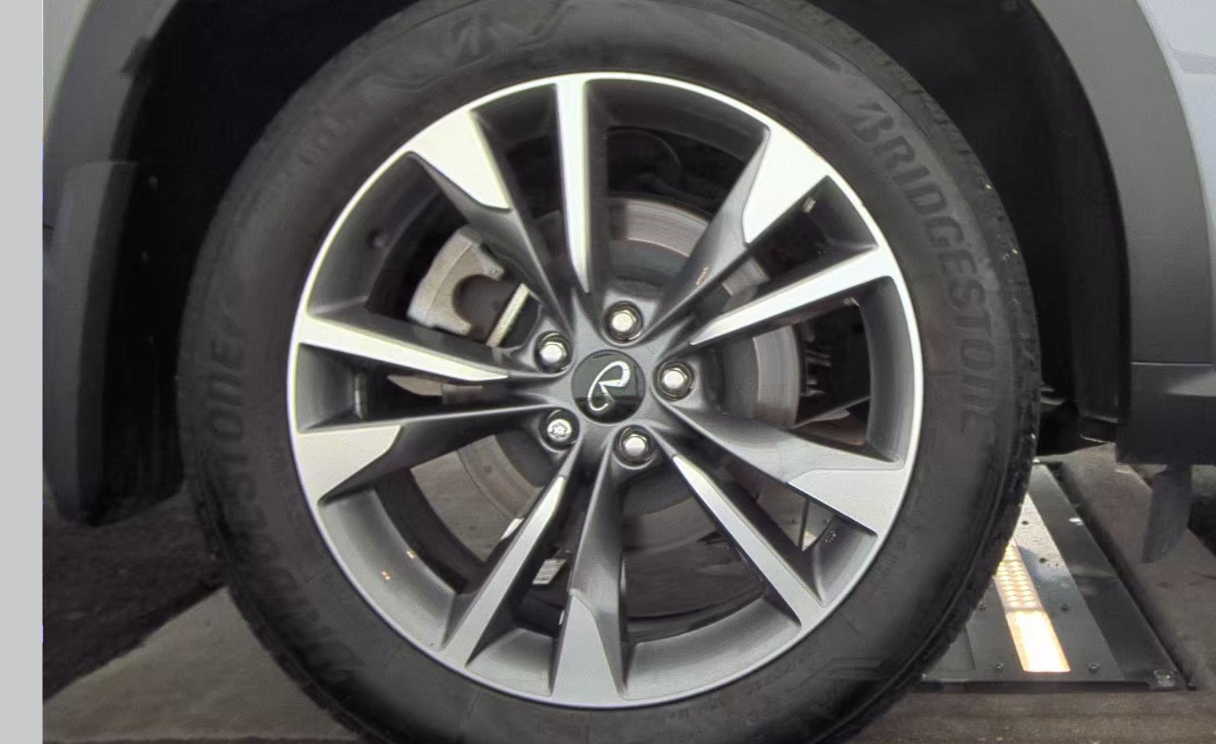 Certified Used 2023 Gray INFINITI LUXE image 13