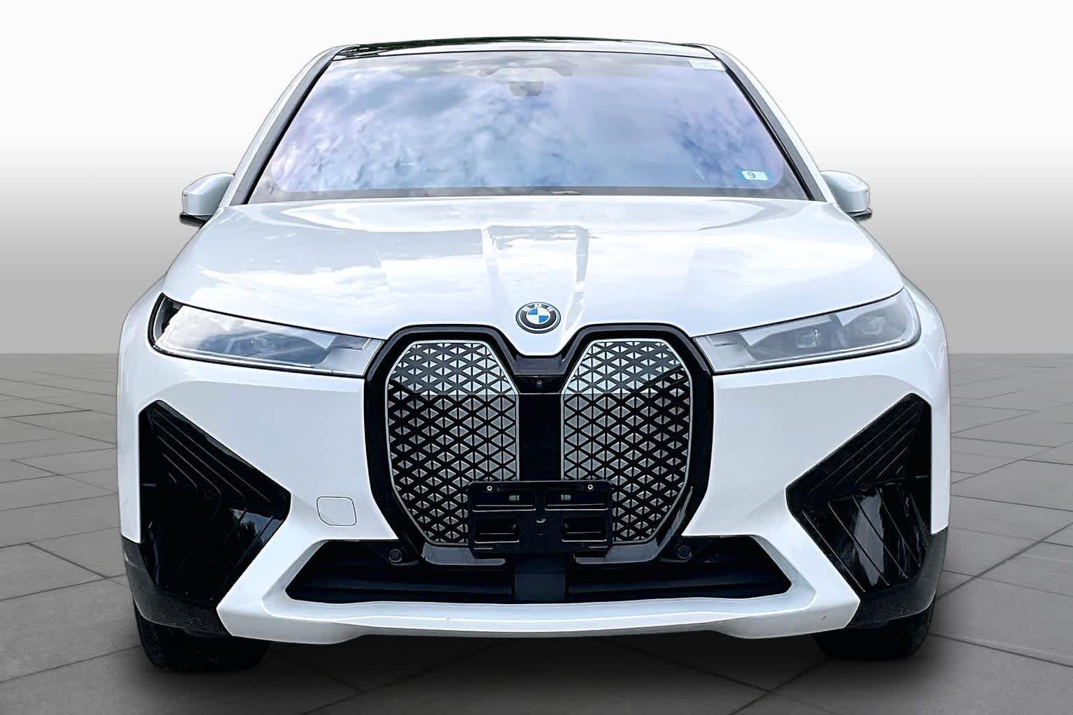 Certified Used 2024 Mineral White Metallic BMW xDrive50 image 3