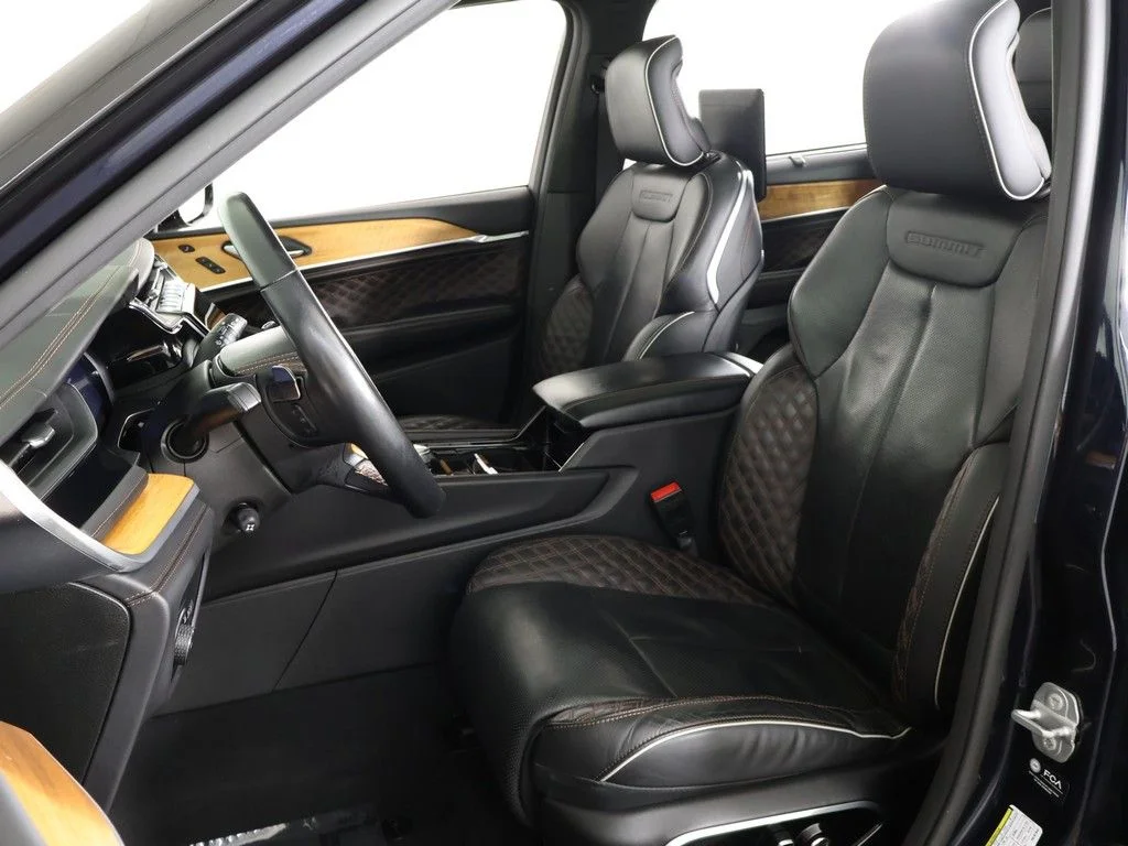Used 2023 Black Jeep Summit Reserve image 40