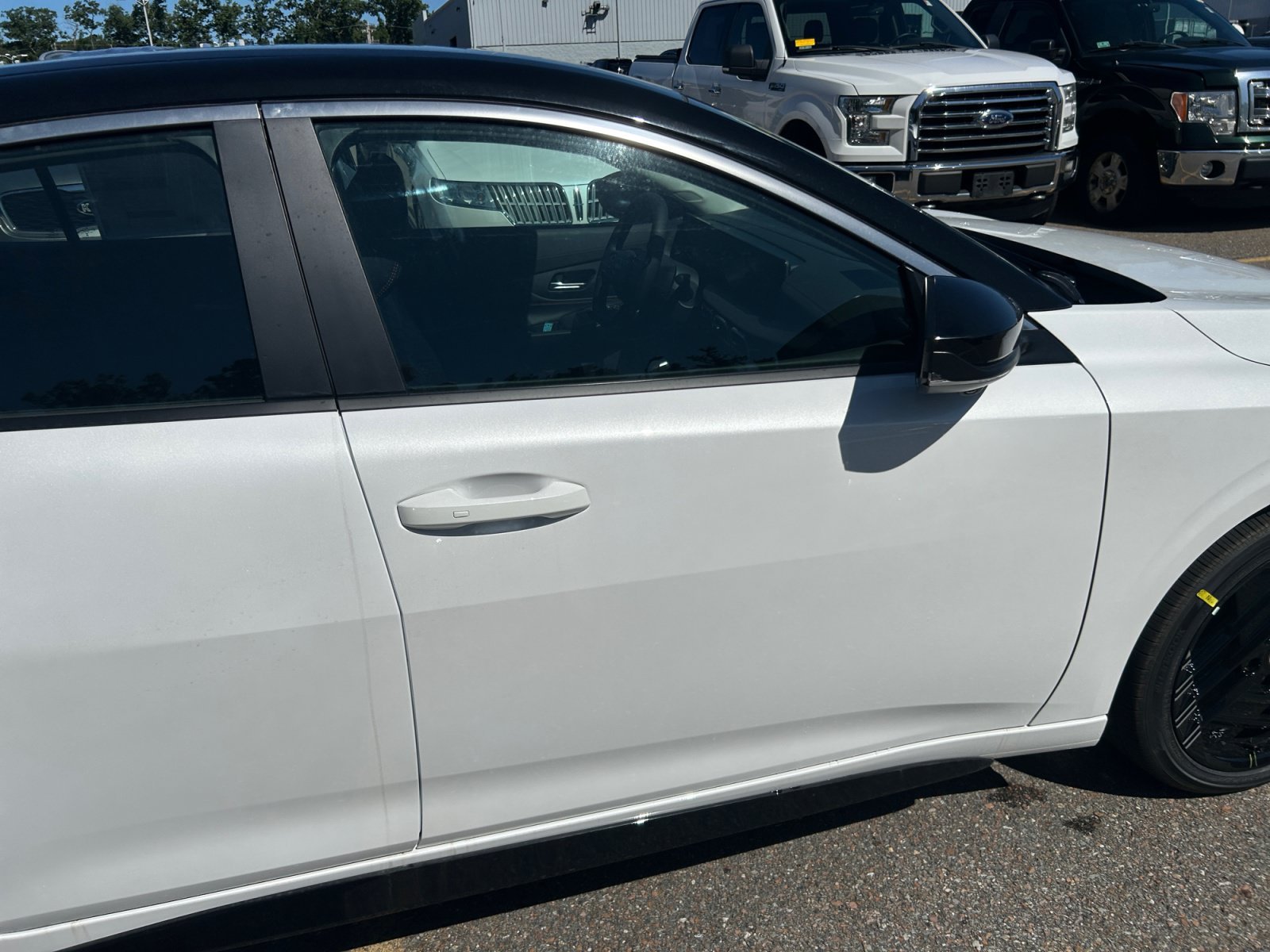 New 2027 Aspen White TriCoat / Super Black Two-tone Nissan SR image 31