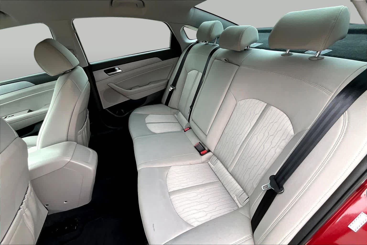 Used 2018 Cosmopolitan Red Hyundai SE image 18