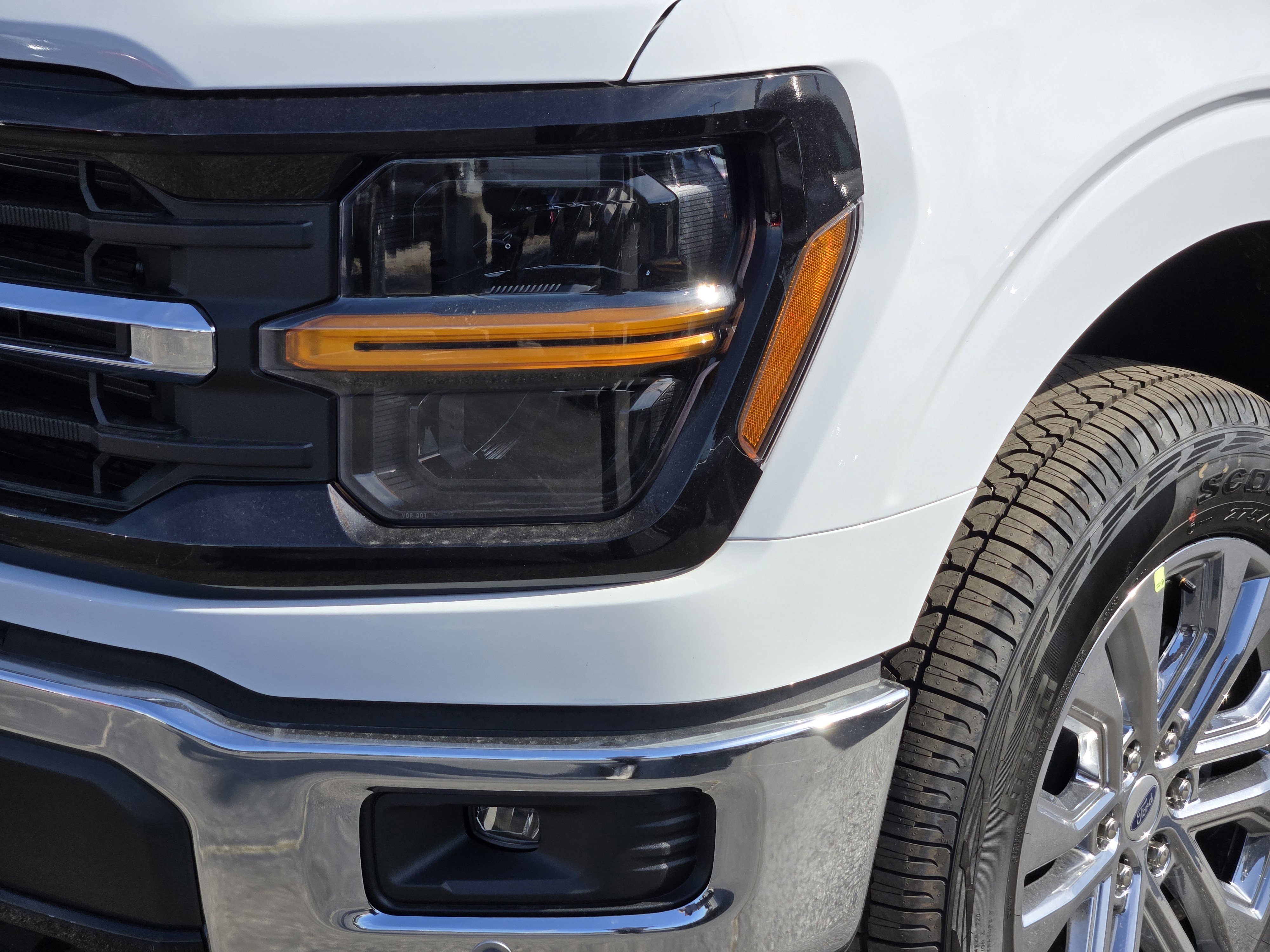 New 2026 Oxford White Ford XLT image 5