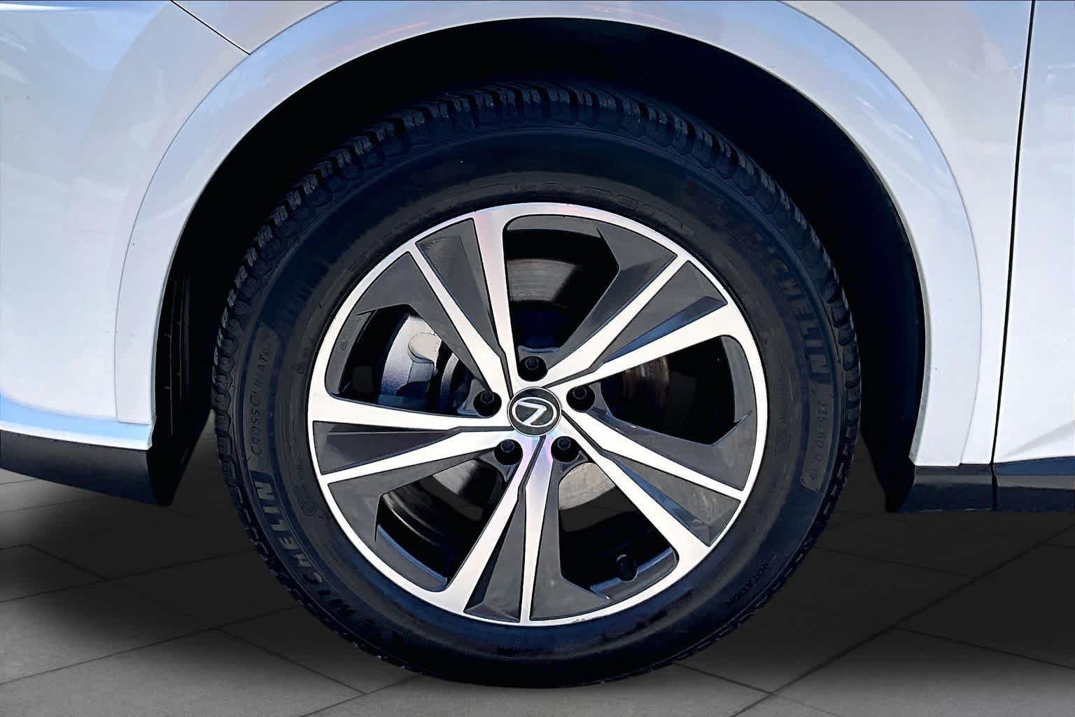 Used 2024 Eminent White Pearl Lexus Premium image 11