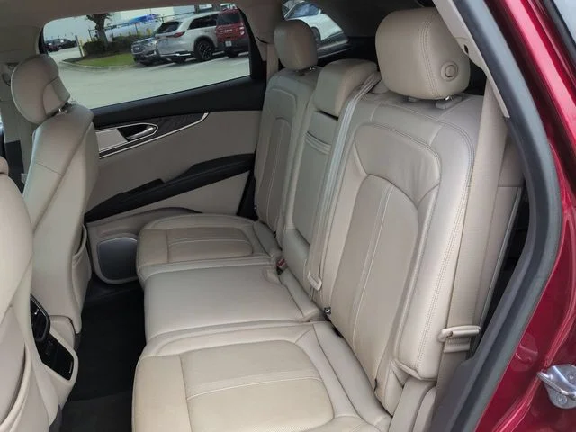 Used 2019 Ruby Red Metallic Lincoln Reserve image 14