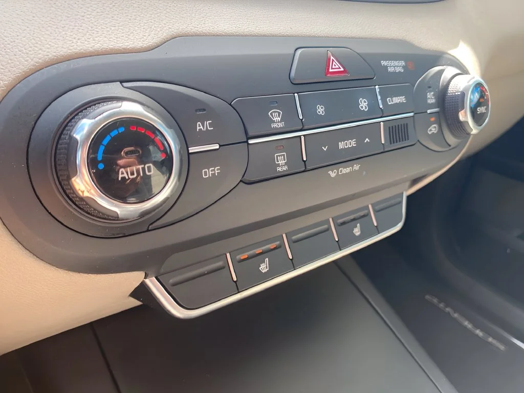 Used 2017 White Kia LX image 22