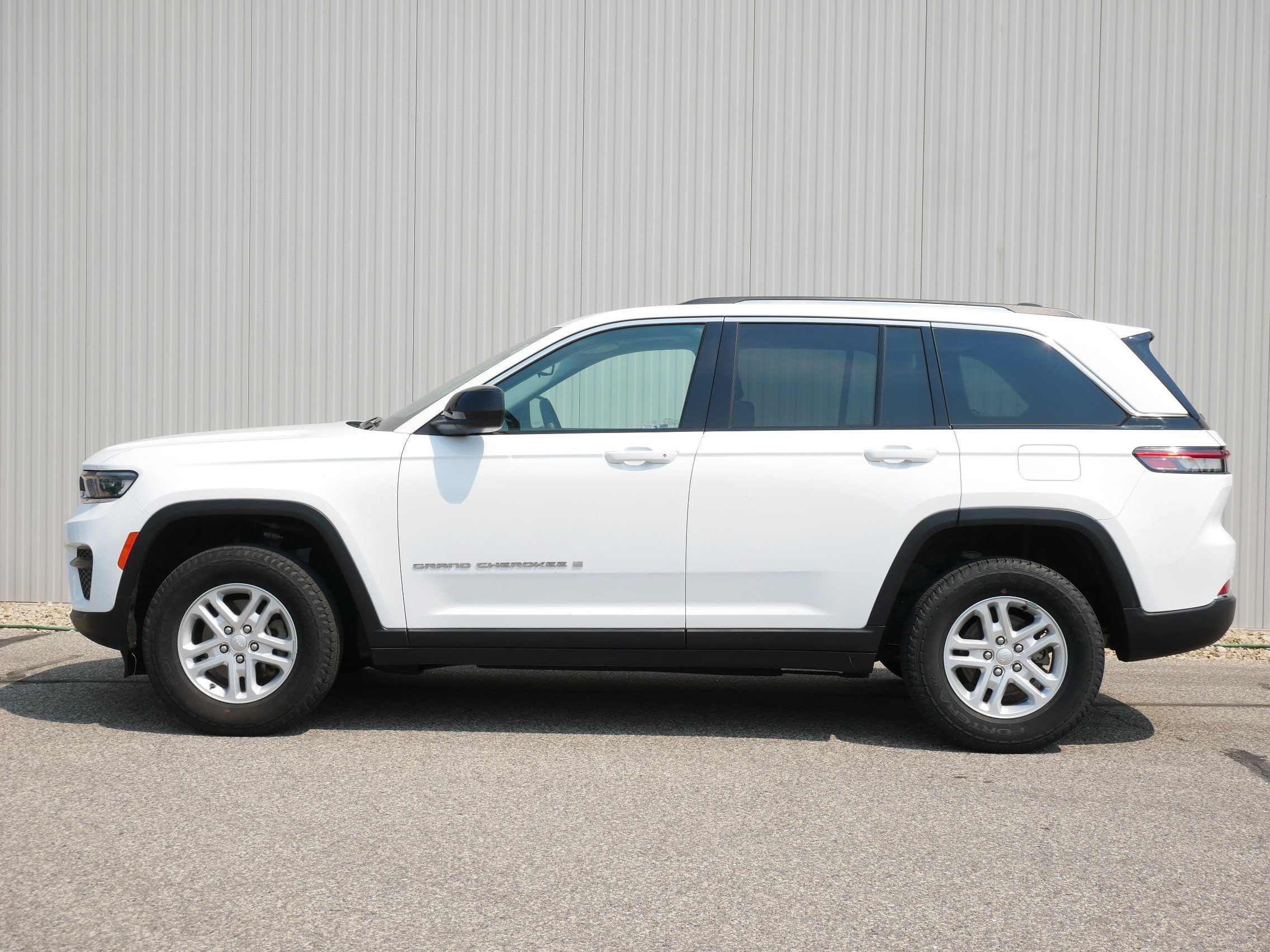 Used 2023 Jeep Grand Cherokee Laredo with VIN 1C4RJHAG8P8909890 for sale in Hastings, Minnesota