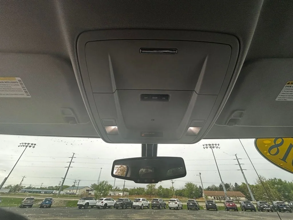 Used 2018 White Chevrolet LT image 14