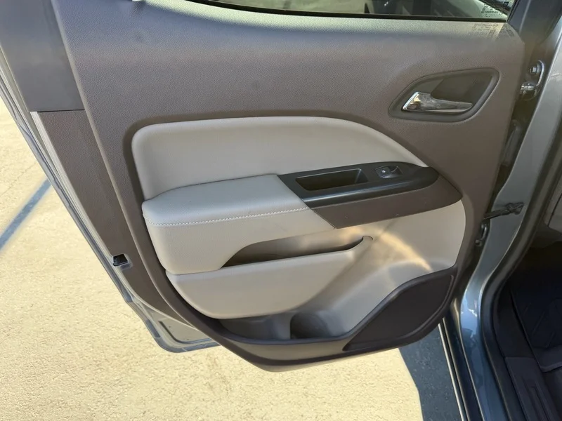 Used 2020 SATIN STEEL METALLIC GMC 2WD SLE image 17