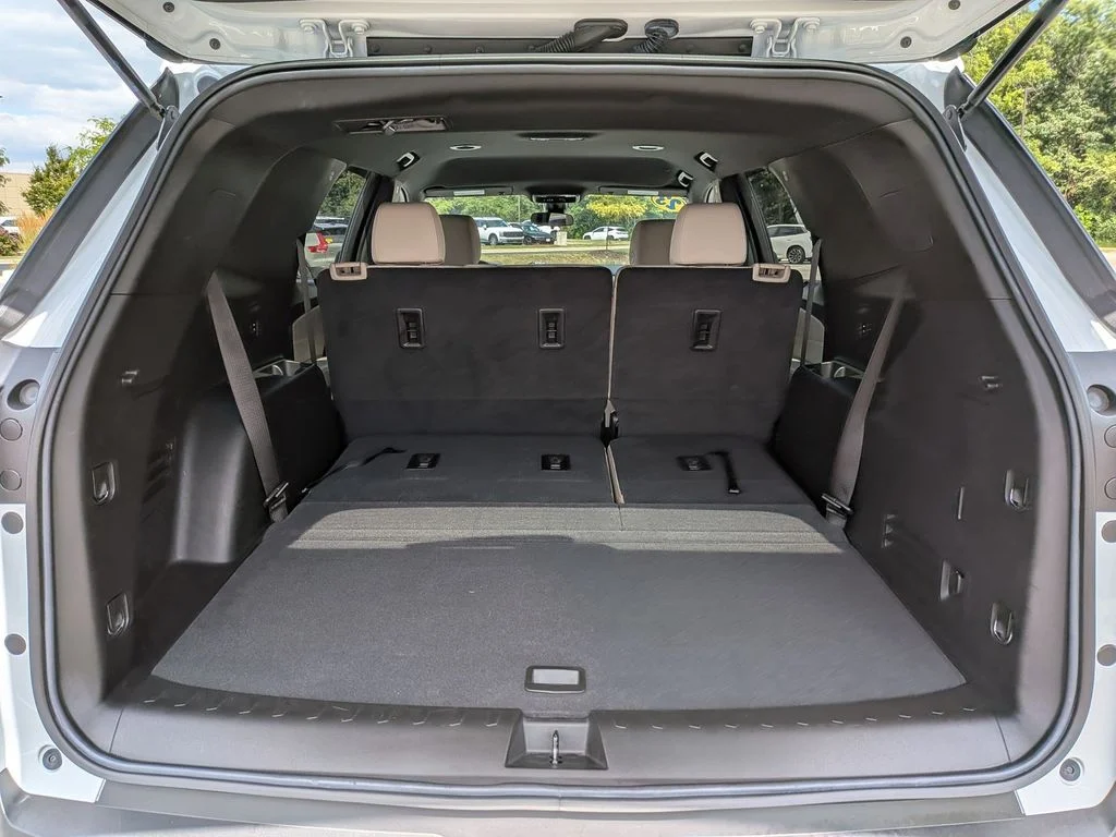 Used 2023 White Chevrolet LS image 28