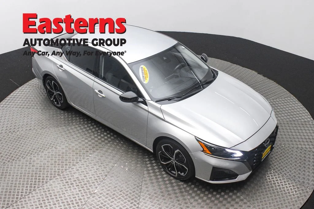 Used 2024 Silver Nissan 2.5 SR image 3