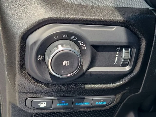 Used 2024 Gray Jeep Sport S image 22