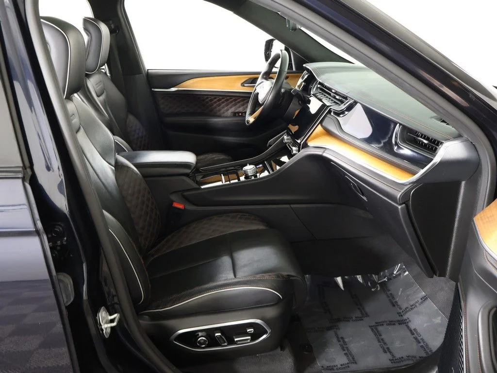 Used 2023 Black Jeep Summit Reserve image 39