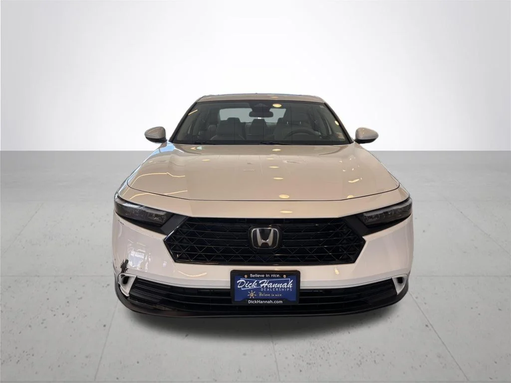 Used 2023 White Honda EX image 3