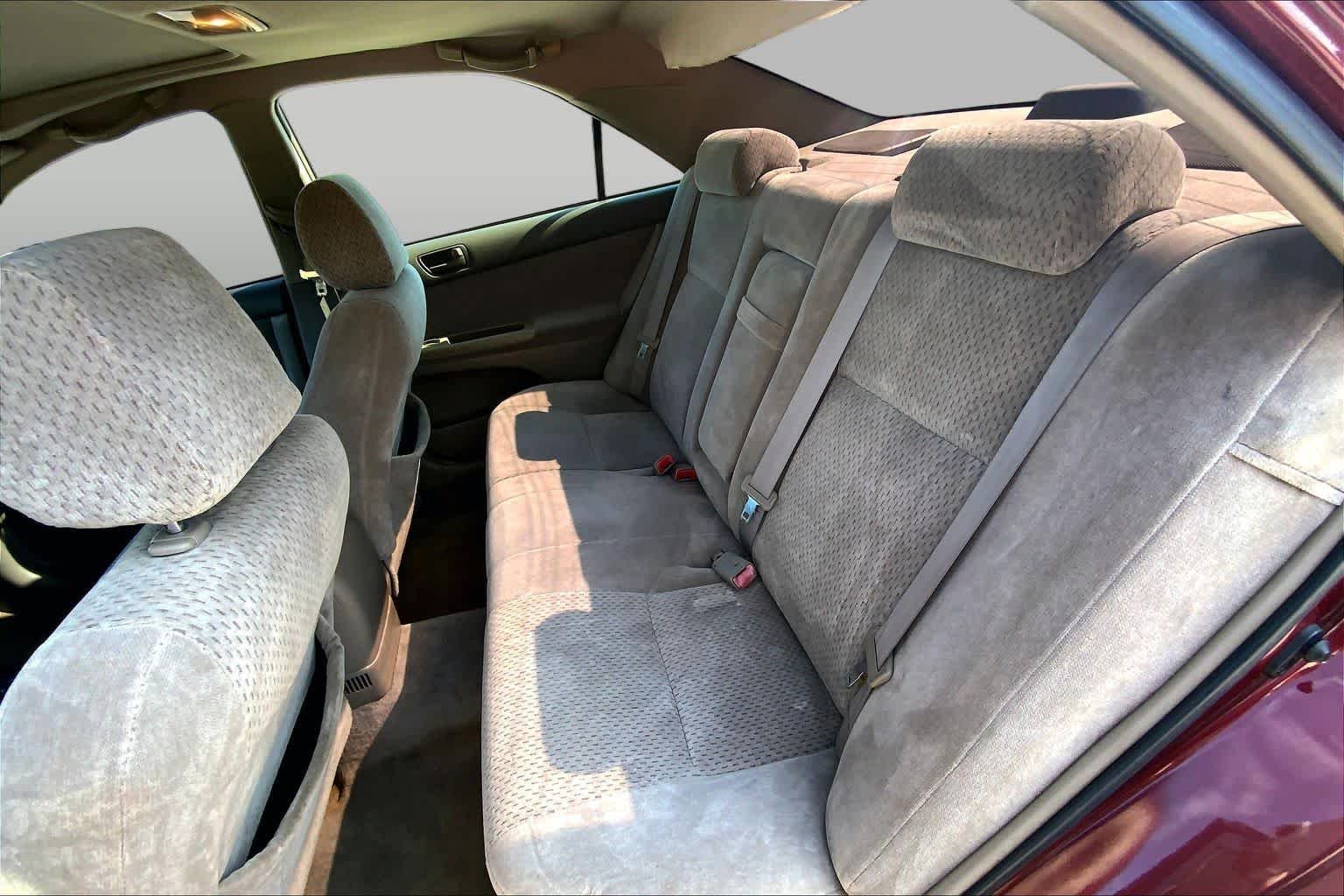 Used 2004 Salsa Red Pearl Toyota LE image 19