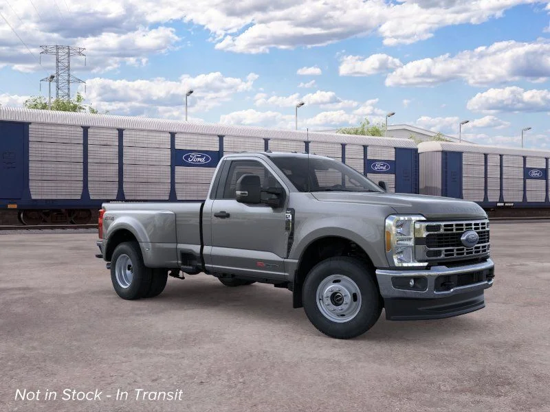New 2026 Carbonized Gray Metallic Ford XLT image 7