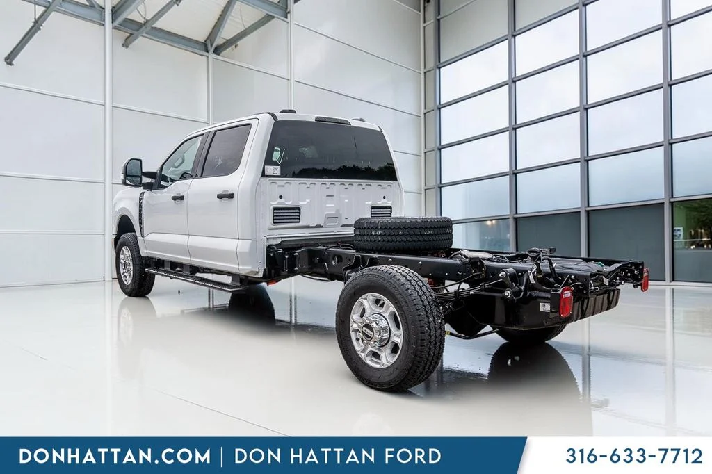 New 2026 Oxford White Ford F-350® XLT image 27