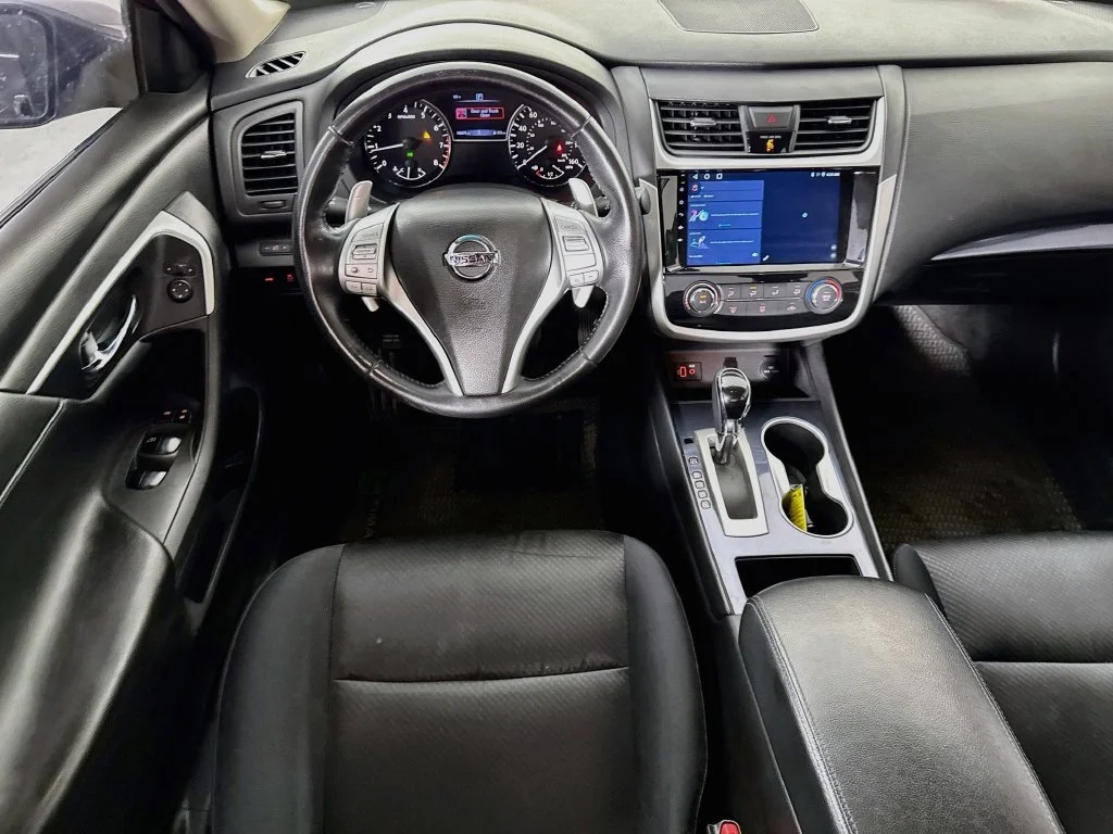 Used 2018 Super Black Clearcoat Nissan 2.5 SR image 27