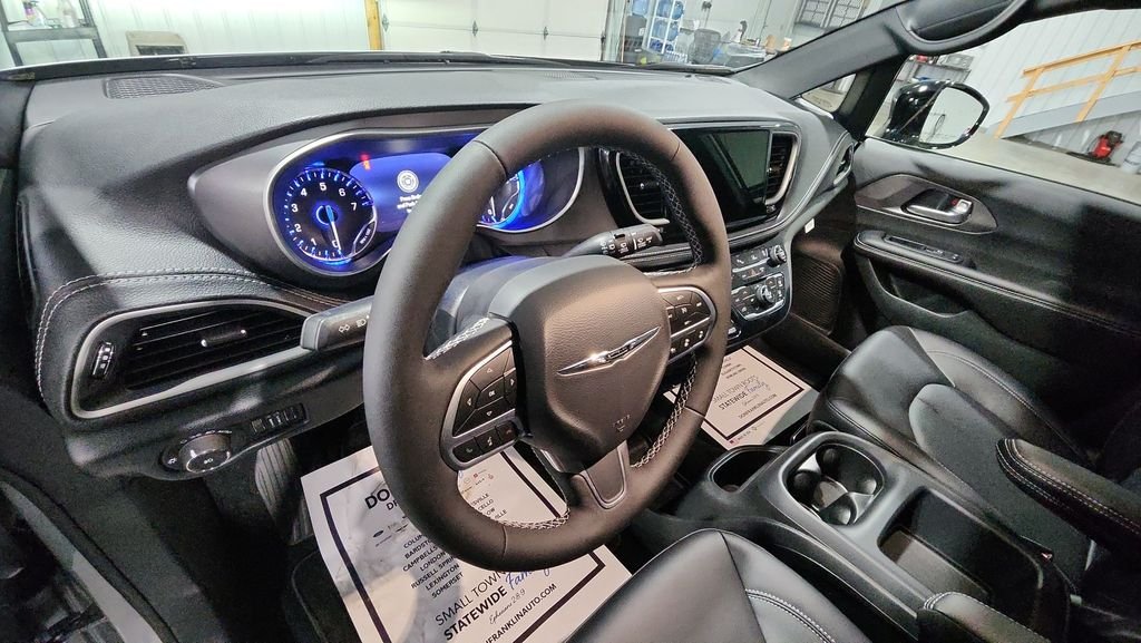 2026 Chrysler Pacifica Select - Photo 10
