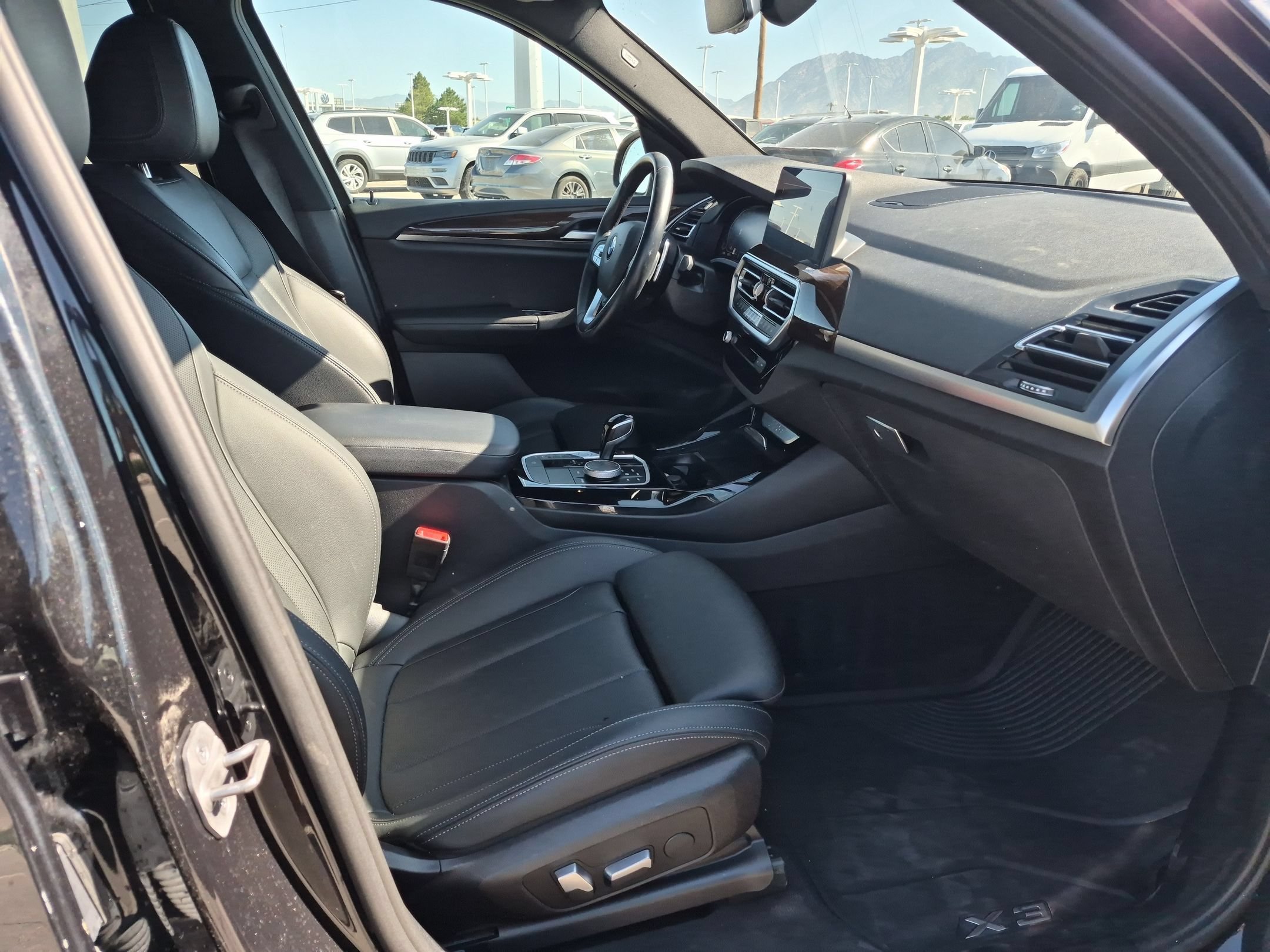 Used 2023 Black Sapphire Metallic BMW xDrive30i image 31