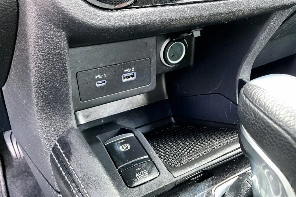 Used 2022 Gray Nissan SV image 16
