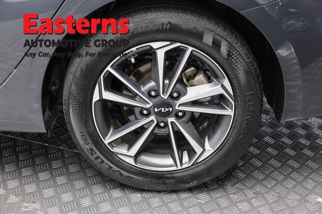 Used 2024 Gray Kia LXS image 19