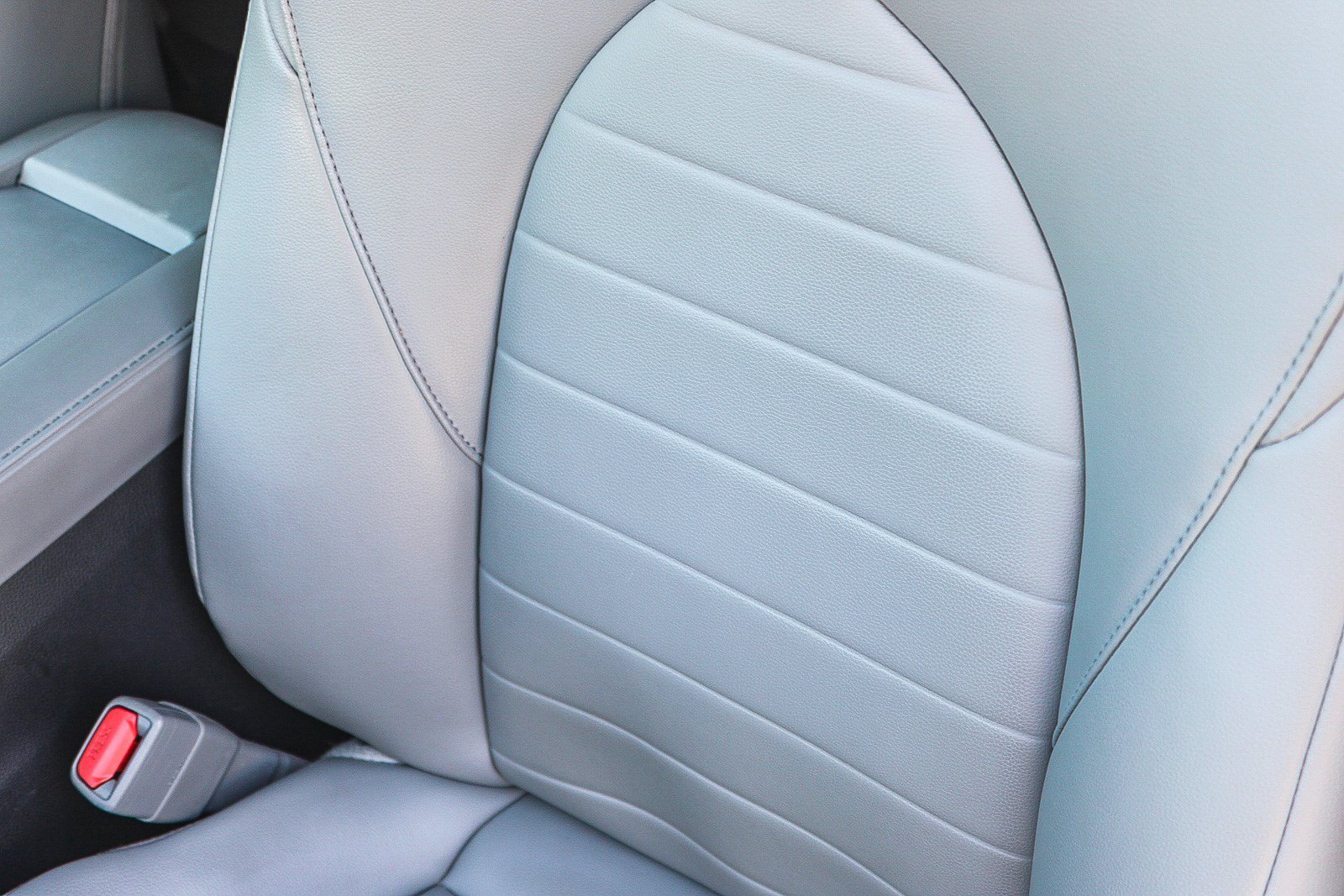 Used 2022 Wind Chill Pearl Toyota XLE image 22