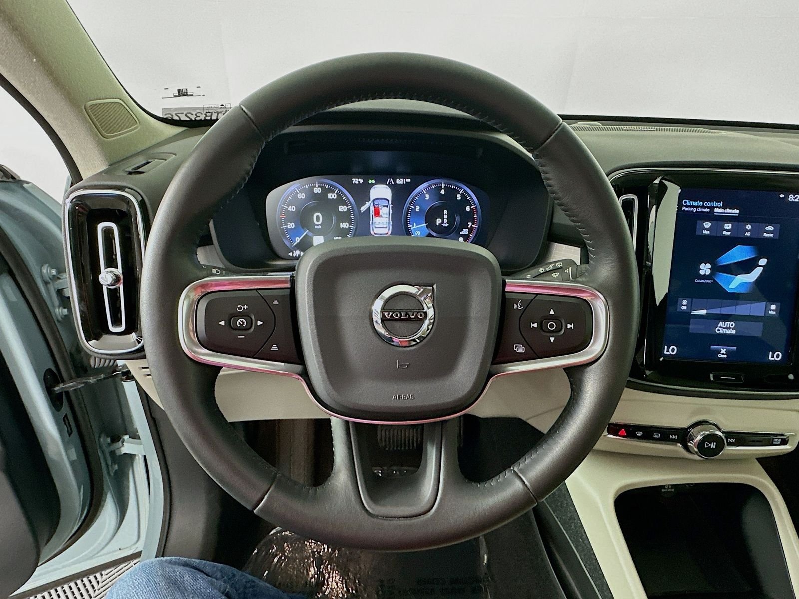 Used 2019 Amazon Blue Volvo Momentum image 10