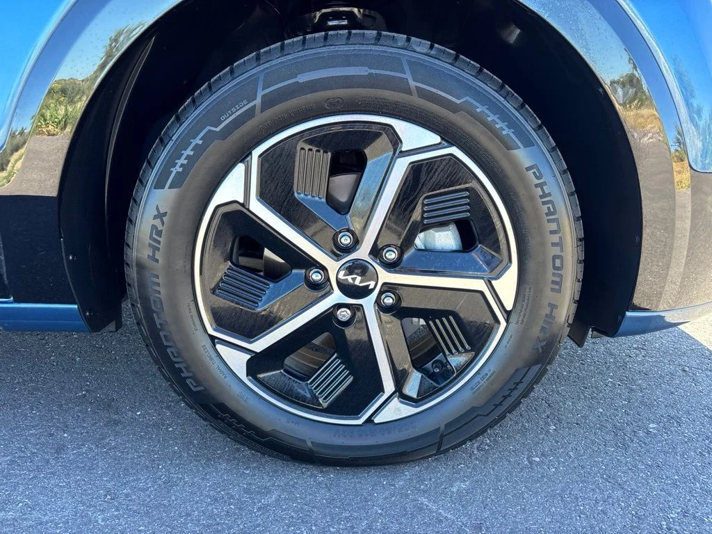 Used 2024 Blue Kia SX image 33