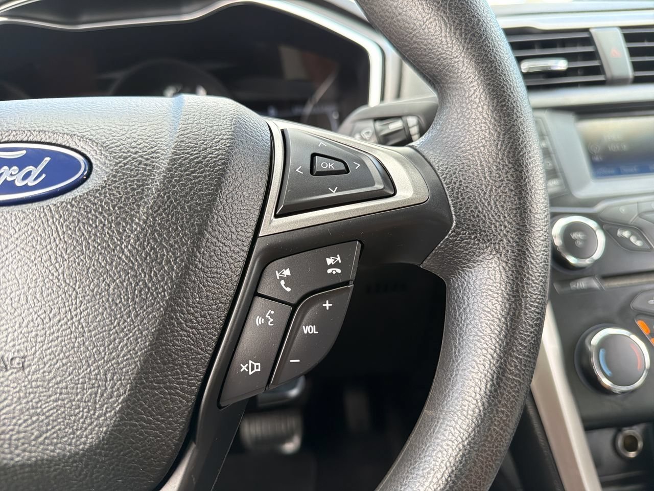 Used 2018 Oxford White Ford S image 26